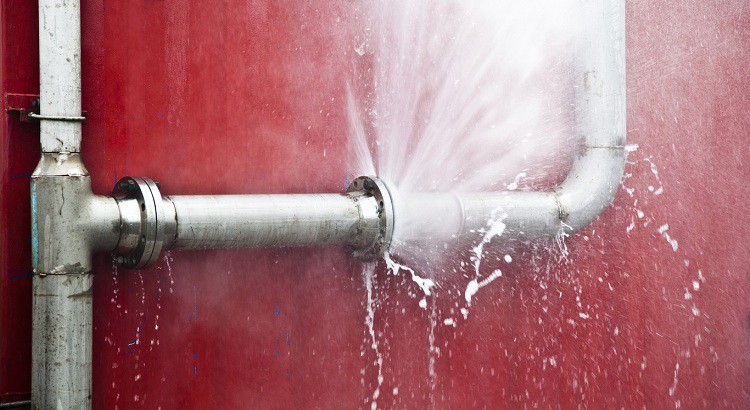 Comment colmater une fuite eau sous pression ?