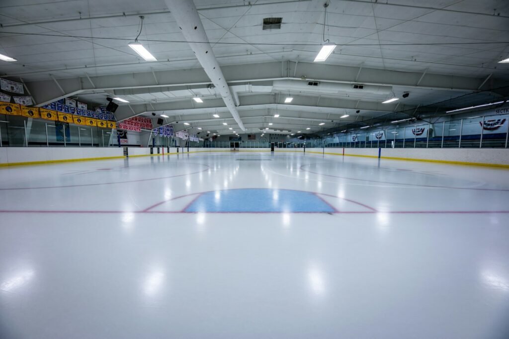 an indoor ice rink with a hockey goal